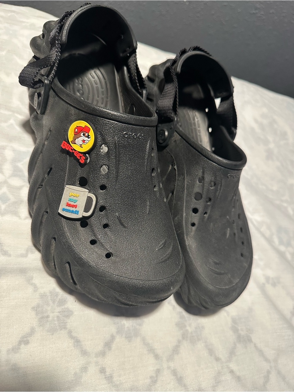 CROCS men’s  Black Classic Clog with Jibbitz Charms size M 9 W11 Unixes.